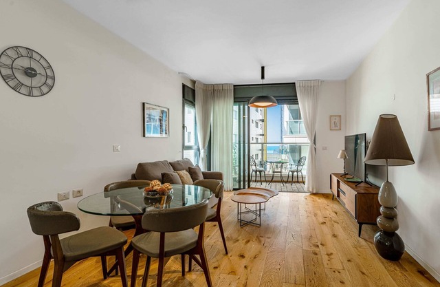 Chic 1BR Ben Yehuda by Holiday Rentals SAFE ROOM