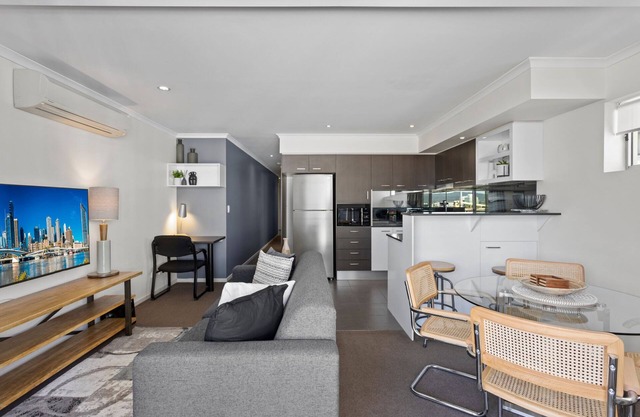 Chic 2-Bed Apartment & 5 minutes walk to QPAC