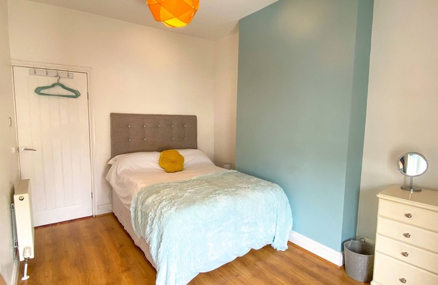 Chic 2-Bed Llandudno Apartment Near Beach & Attractions