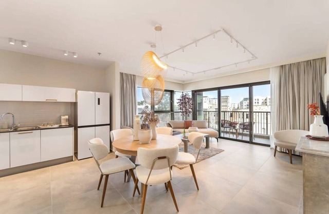 Chic 2BDR Parking/Terrace In City Center
