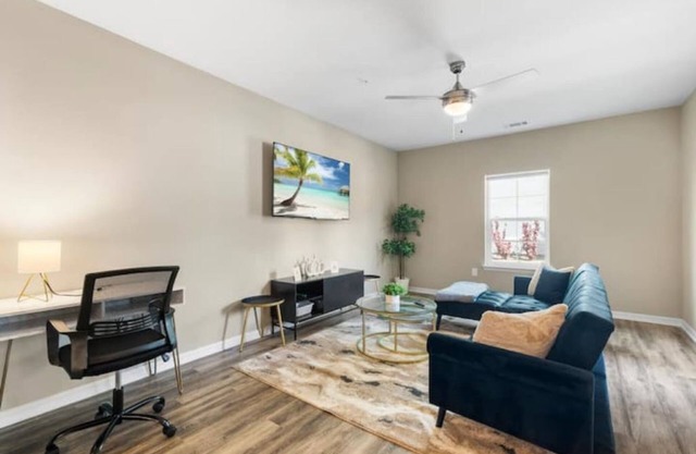 Chic 2BR/2BA Condo: Pool & More!