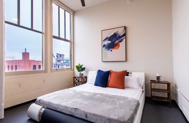 Chic 2BR Open Loft with Amazing View (centrally located in downtown Louisville)