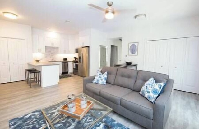 Chic 2BR Sonoma Condo + Patios