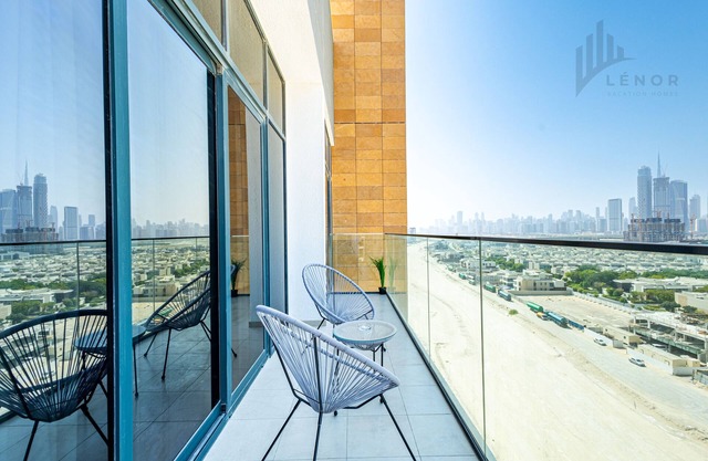 Chic 2BR with Partial Burj Khalifa View