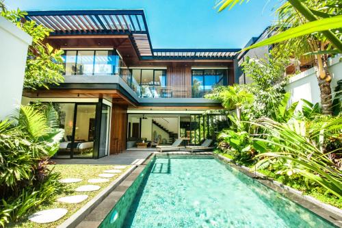 Chic 4br, 200m To Canggu's Blissful Beach Haven