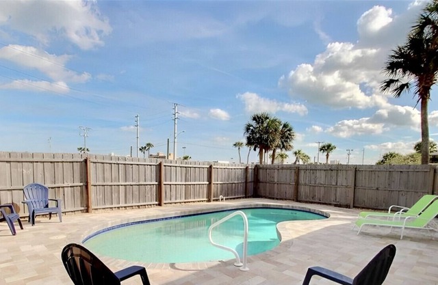 Chic 4BR Vibrant House for Families! Free Parking