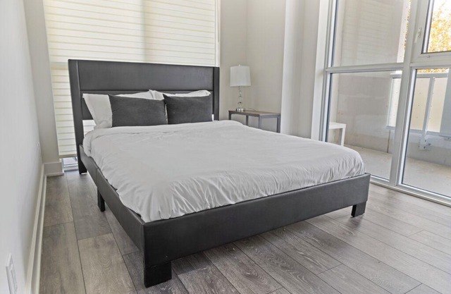 Chic and Cozy 2 Bedroom Condo: Your Perfect Getaway Awaits!.