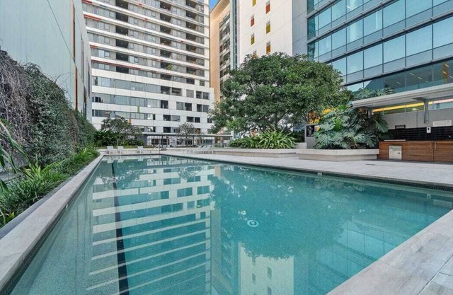 Chic Apt | James St Precinct | Free Parking | Pool