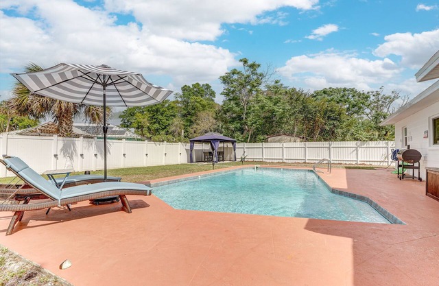 Chic beachside retreat 3-bedroom home with pool and WiFi in Titusville