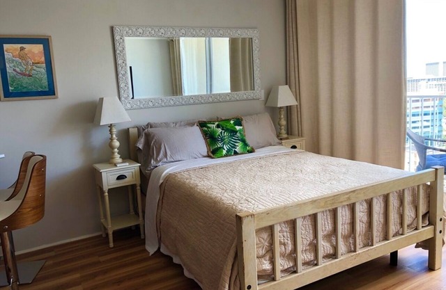 Chic Beachy Studio in Waikiki