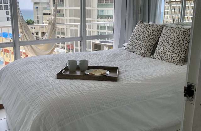 Chic Bright 1 Bedroom with Ocean View CONDADO with parking