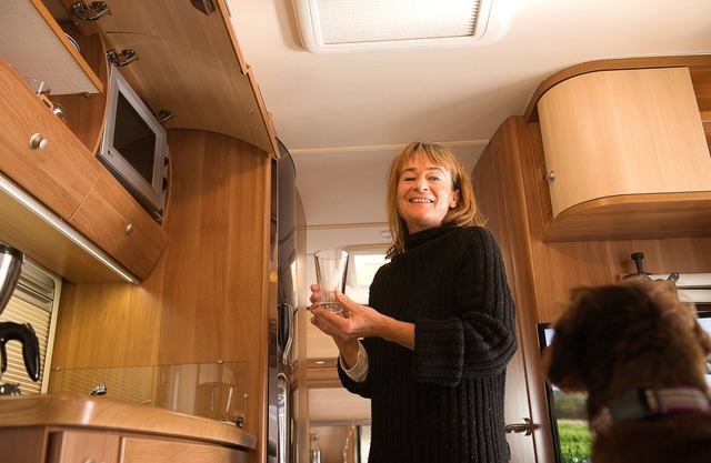Chic caravan with awning on the Baltic Sea in Dierhagen