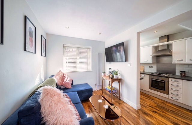 Chic Central House with Garden & Free Parking