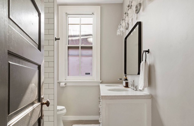 *Chic City* 2bd/ba apt-Heart of the Fan-Walkability 110%