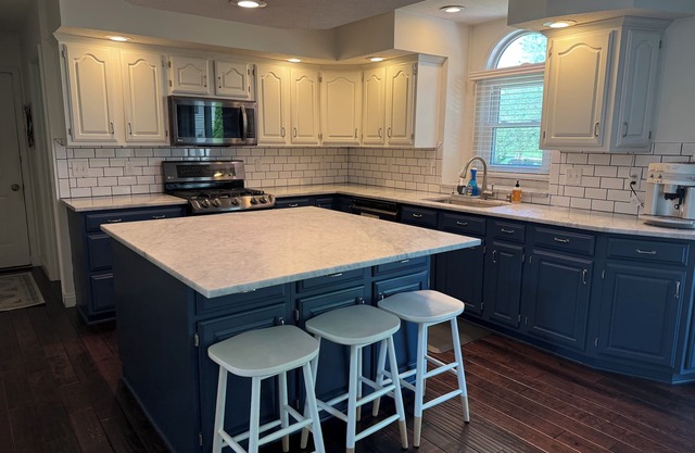 Chic, Comfy, Close to Campus!