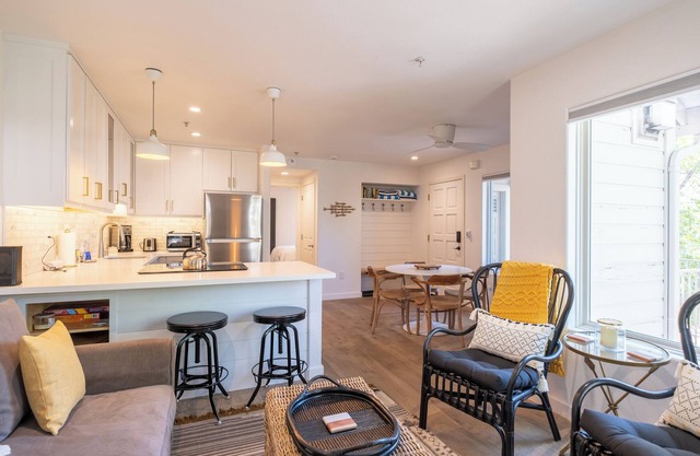 Chic Condo | Walk to Kings Beach, Outdoor Space w/Lake & Mountain Views, Shops
