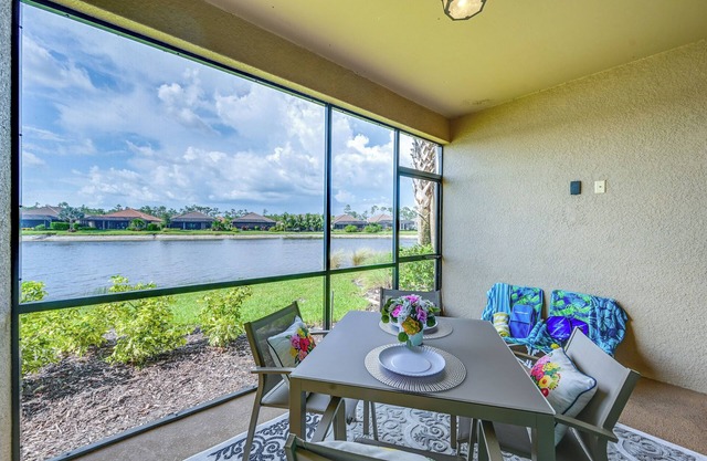 Chic Country Club Condo w/Upscale Amenities
