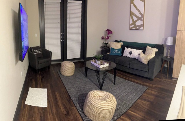 Chic & Cozy 1BR Getaway in Prime North Austin Location