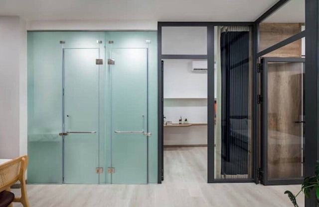 Chic & Cozy 2BR Near Airport
