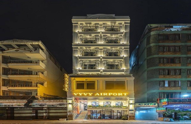 Chic Deluxe Escape | Great for Airport Travelers