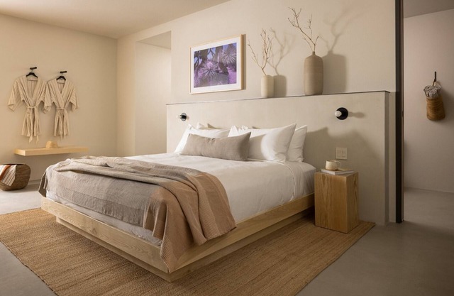 Chic Desert Living: 3 Bedroom Suite/Palm Springs/Full Kitchen and Living Area