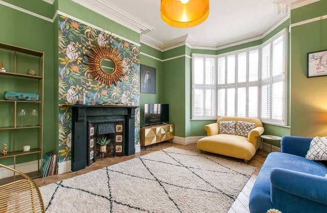 Chic Edwardian Home with Garden