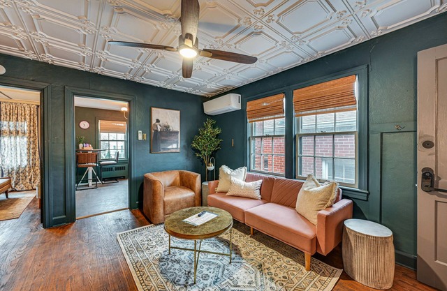 Chic Elizabethtown Apartment: Walk to Downtown!