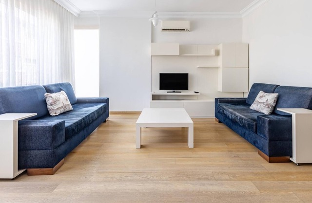 Chic Flat w Balcony 5 min to Moda Coast