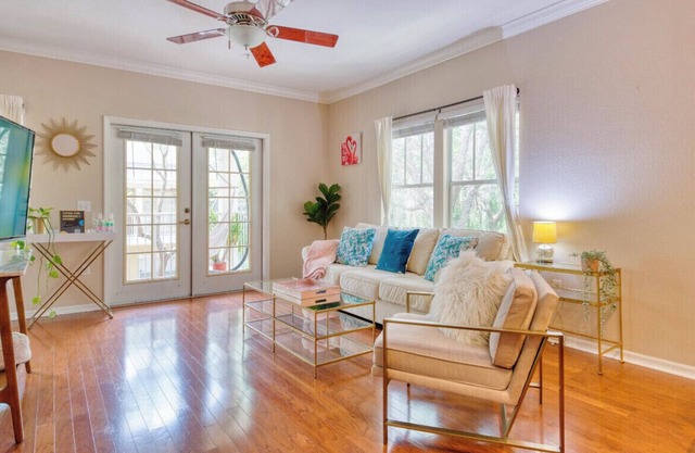 Chic Haile Village 2bed/2bath Condo Overlooking Nature -Access to Pool & Gym