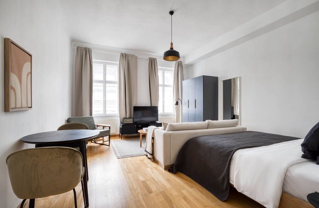 Chic Josefstadt Studio w/Elevator, walk to bars, Metro U6, by Blueground
