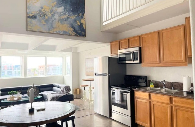 Chic Loft in Little Italy w/City Views n Parking