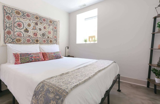 Chic Lower-Level Stay - Prime Walkable Locale