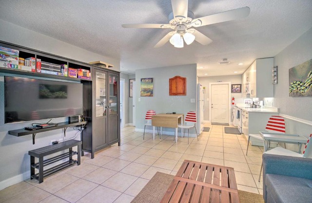 Chic Melbourne Townhome about 2 Mi to Downtown!