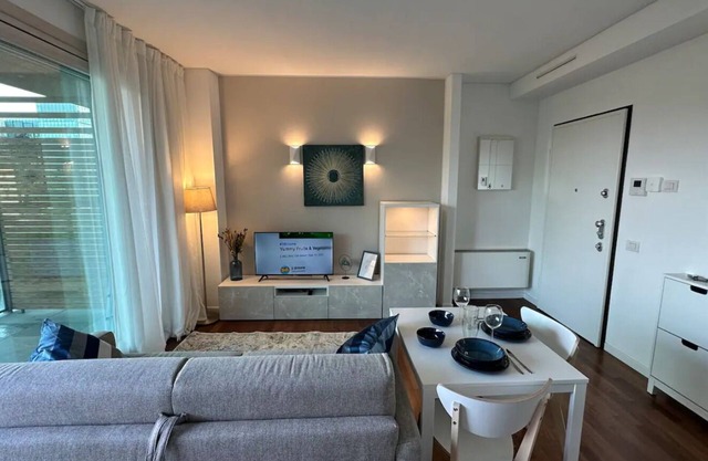 Chic new 2-bedroom apartment in Milano with AC, private parking, fitness area