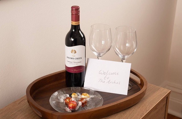 Chic Nth Adelaide 3BR | Prime Location + 10% Off Fine Dining Opportunity