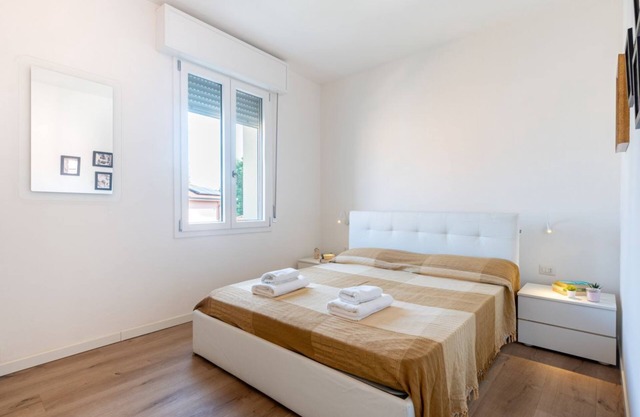 Chic Parma Flat Near City Center