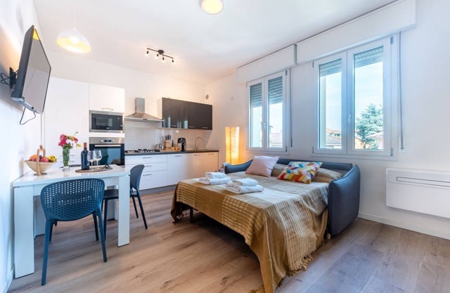 Chic Parma Little Flat Near City Center