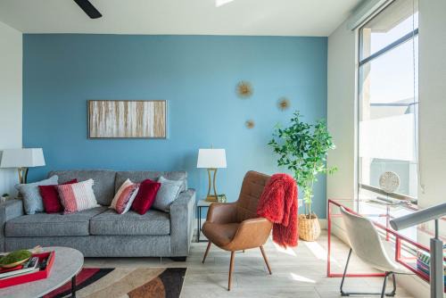 Chic & Serene ,Work Remotely in 5-Star Comfort 4003