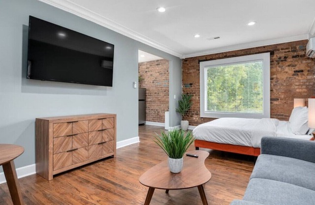 Chic Studio in Trendy Neighborhood Near Downtown