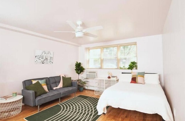 Chic Studio just Steps from the Beach!