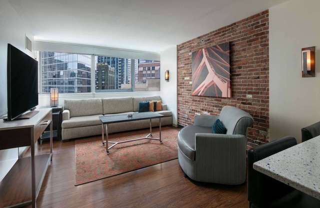 Chicago's Best Kept Secret! Pets Allowed, Near The River Theater and Aon Center
