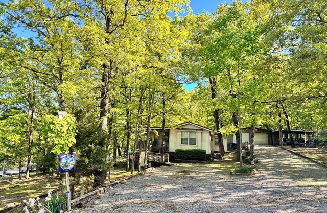 Chicken Creek Casa at Lake Tenkiller! .5 MILES TO LAKE, NOT 3.4!
