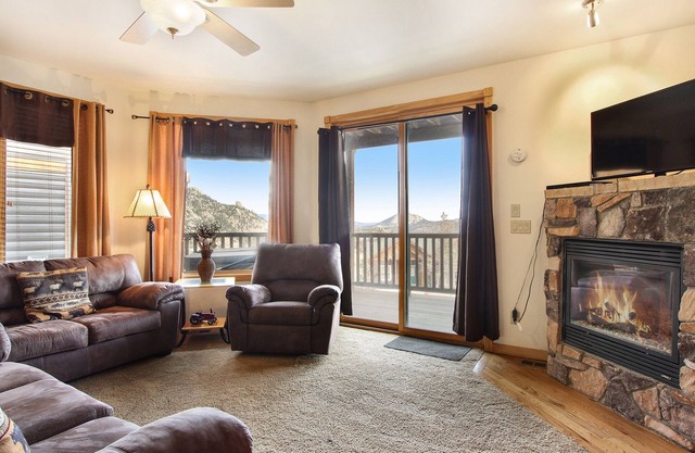 Chiefs Head Peak 21B - 2 Br Condo with Private Hot Tub - Lake and Mountain Views