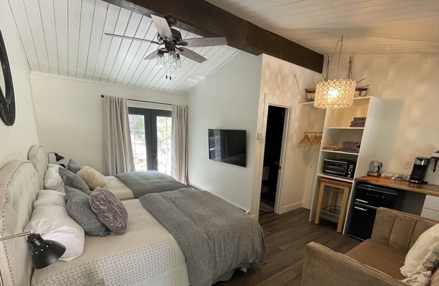 Chiefs Head Peak Lodge Annex Room @ Ferncliff Ranch & Resort
