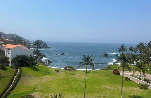 Chihuahua 144, Charming 2-bedroom, ocean front, AC, king bedroom, loft bedroom