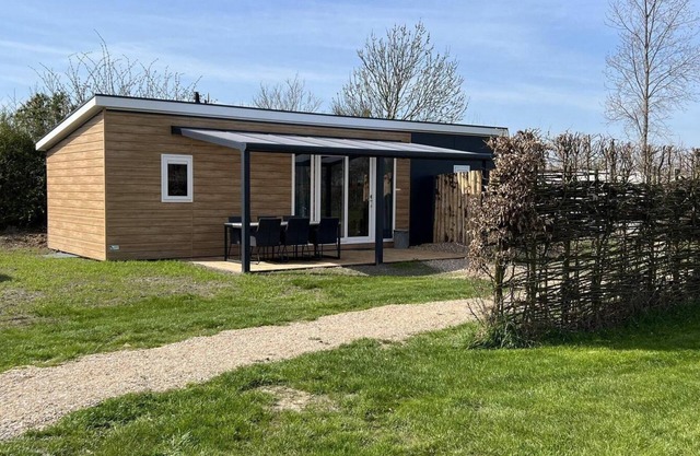 Child friendly 6-person mobile home on a farm campsite near Zoutelande