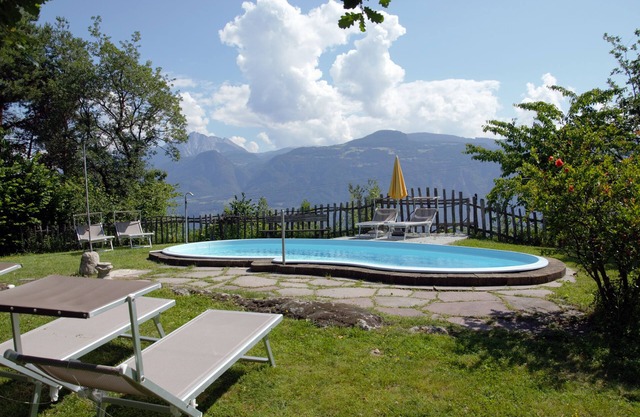 Child-friendly accommodation with swimming pool in a family environment.