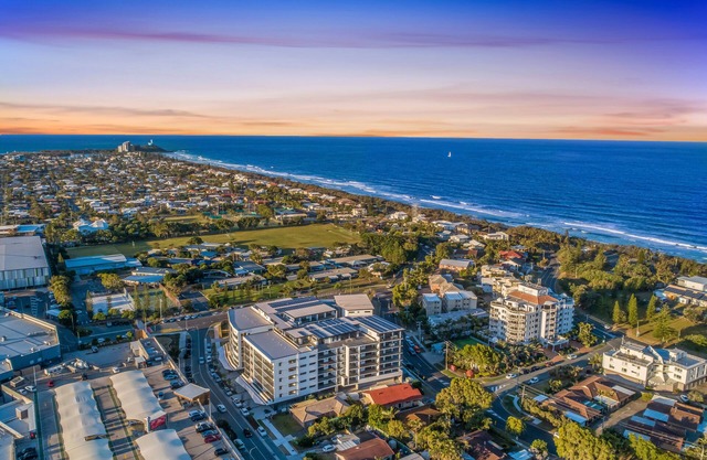 Chill in a Three Bedroom Apt in Buddina - 7 Minute Walk to Kawana Surf
