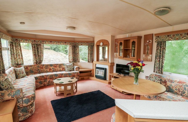 CHILL OUT HOLIDAY, pet friendly, with a garden in Pencader