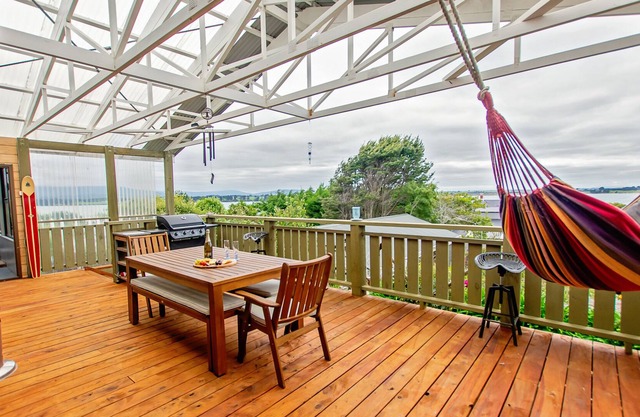 Chime Cottage - Riverton Holiday Home